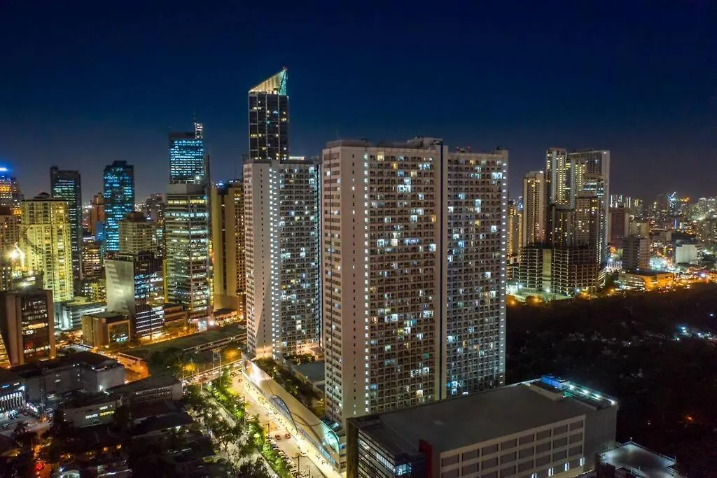 Manila Skyline View Digital Nomad Studio With Balcony